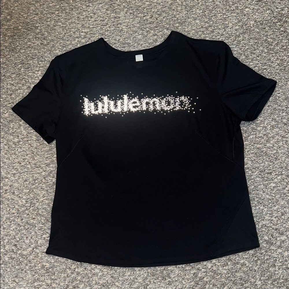 Lululemon tank top. 4
